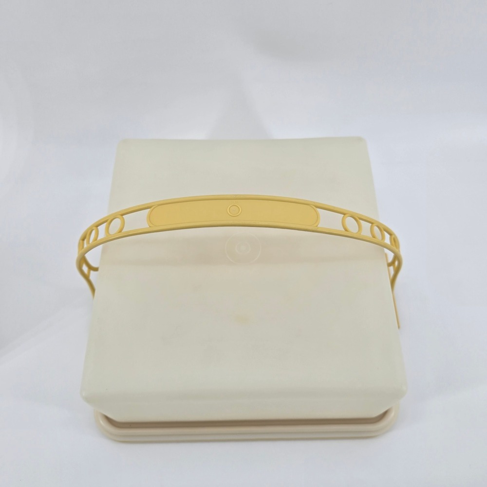 Tupperware Cake Taker Vintage Square Carrier Harvest Gold Yellow - Picture 2 of 6